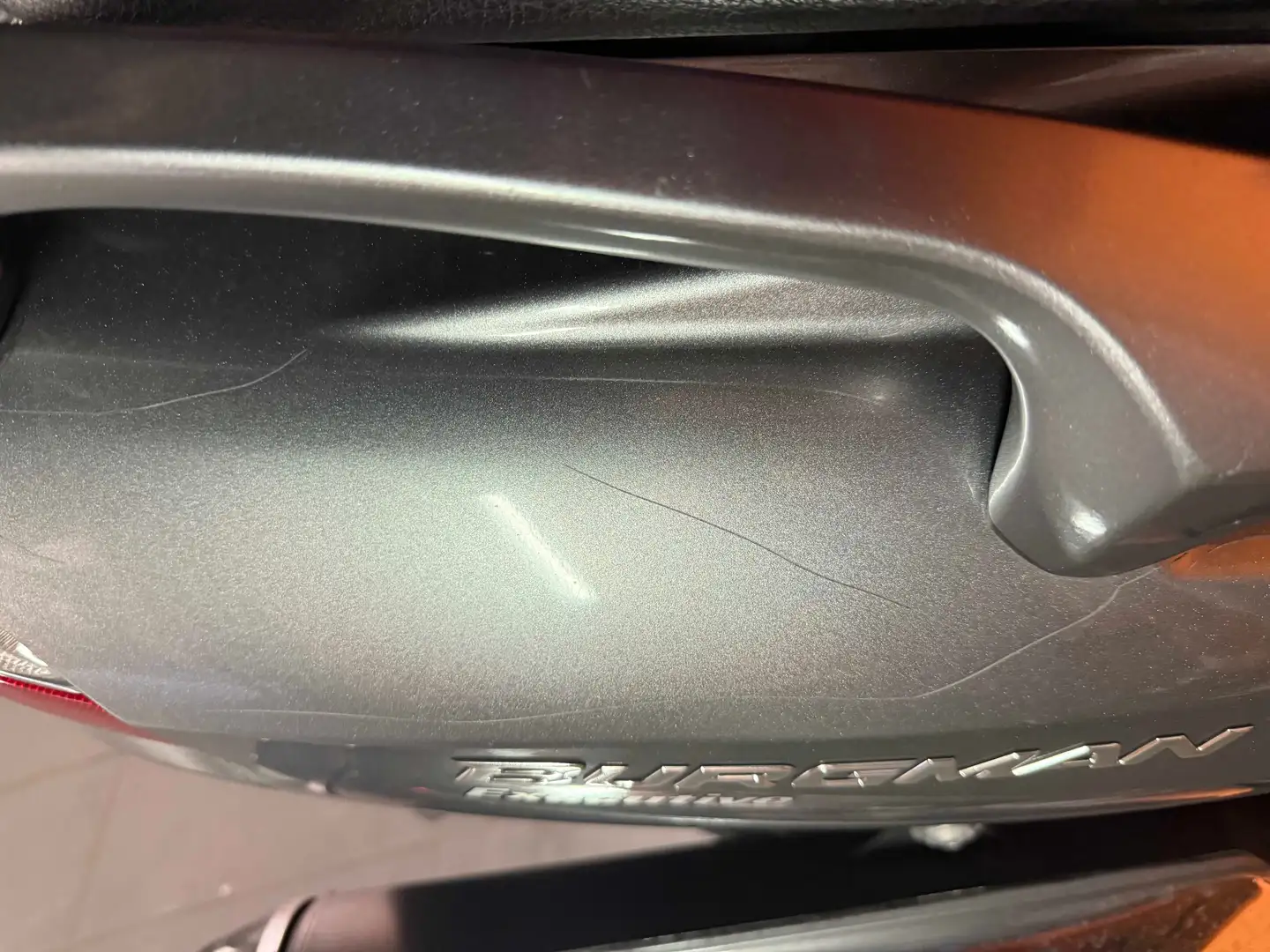 Suzuki Burgman 650 EXECUTIVE Argento - 2