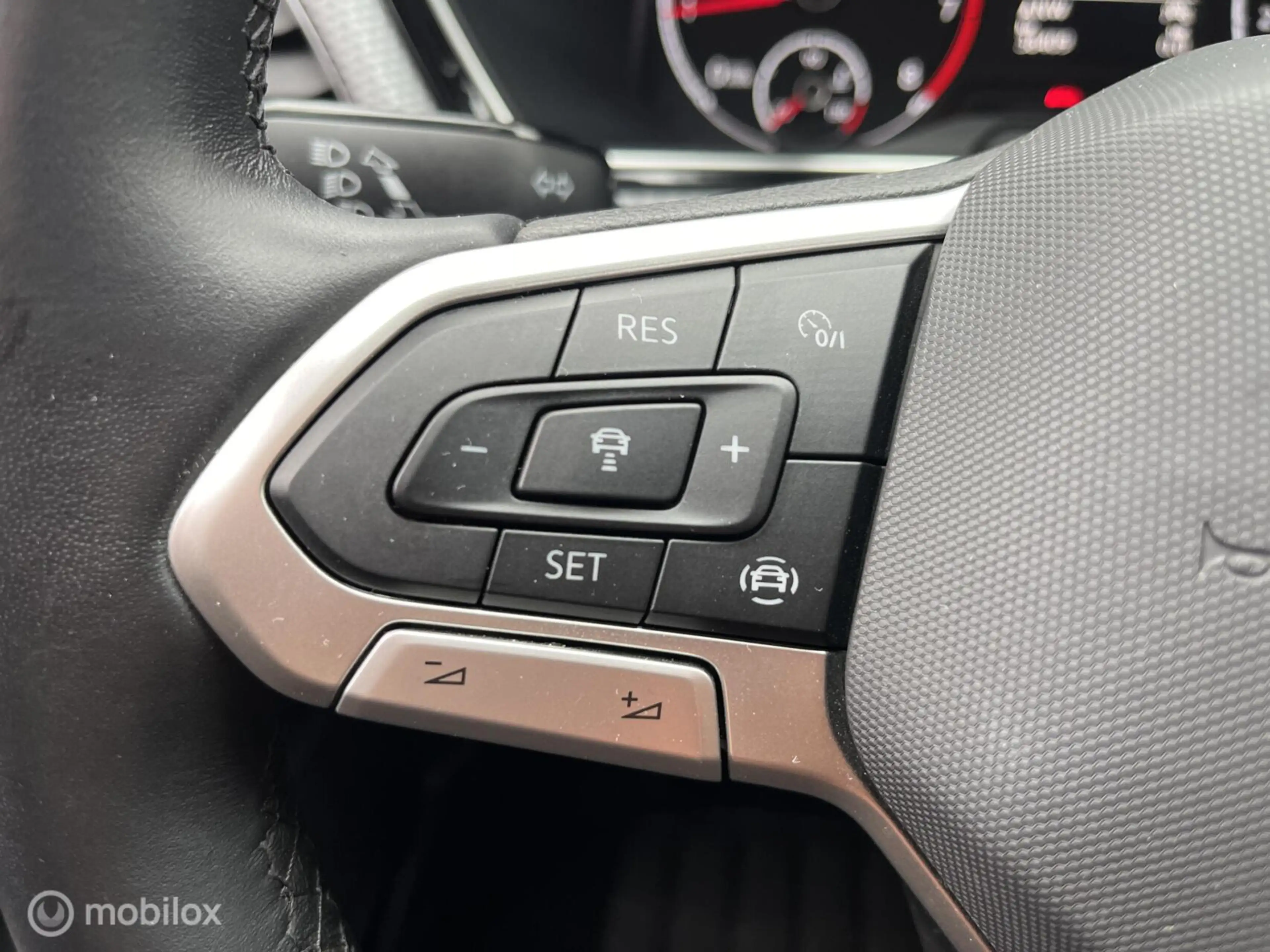 Volkswagen T-Cross 1.0 TSI Style NAVI*CAMERA*ACC*PDC*CLIMA* — photo 13