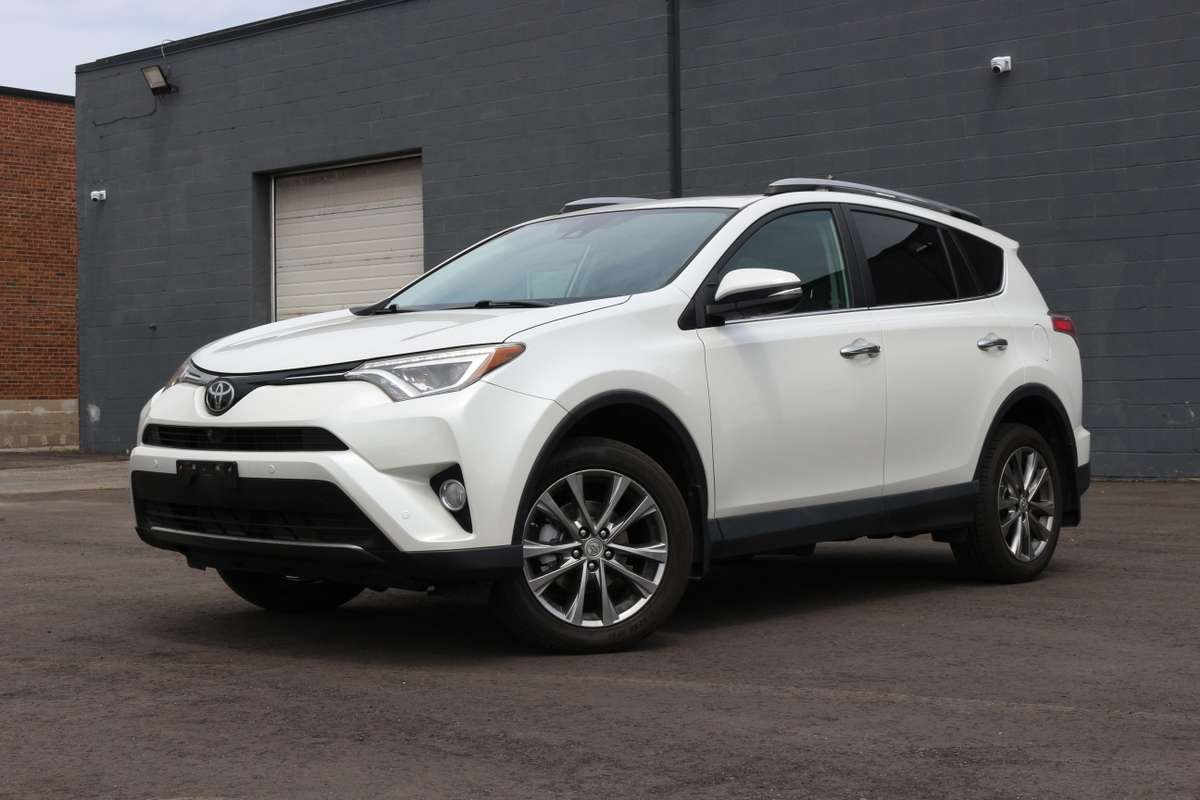 2017 Toyota RAV4 LIMITED -ACCIDENT FREE DEALER SERVICE