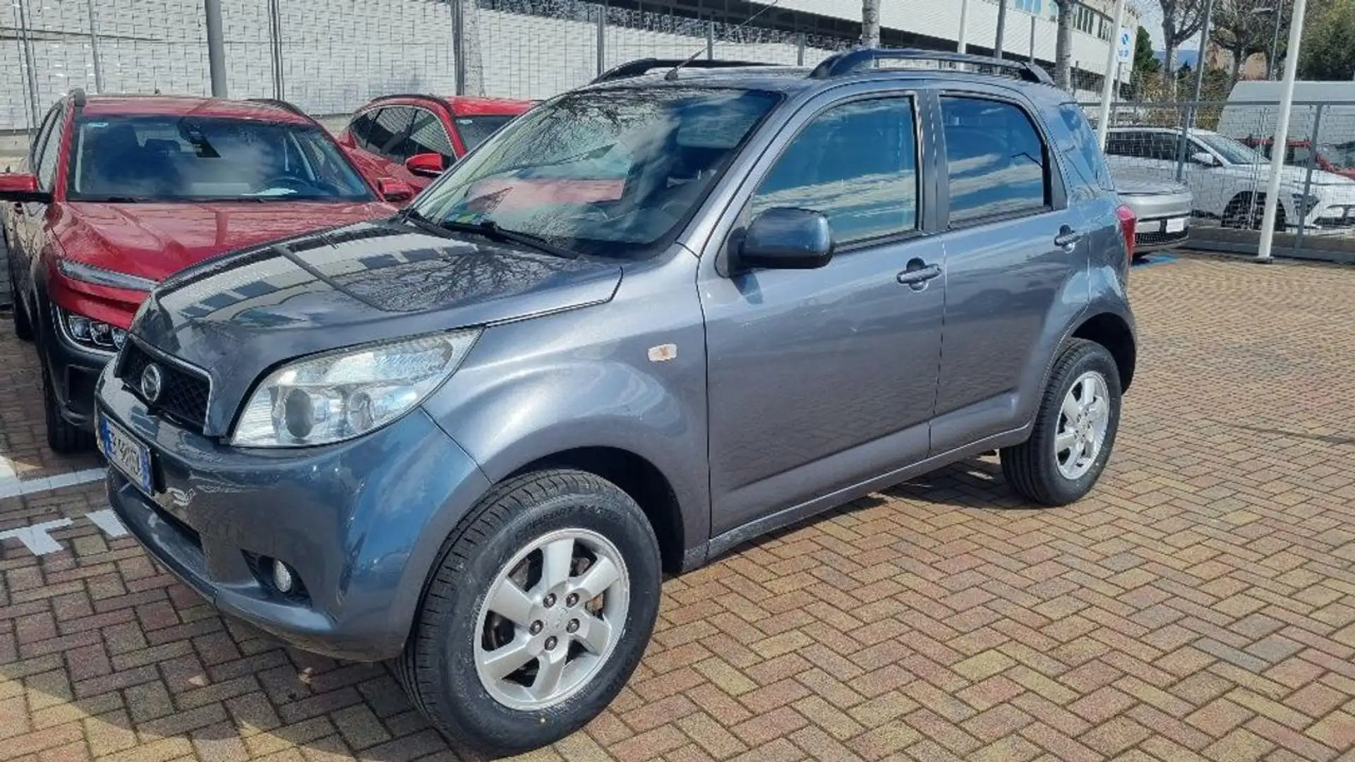 Daihatsu Terios 1.5 4WD Hiro Gris - 2