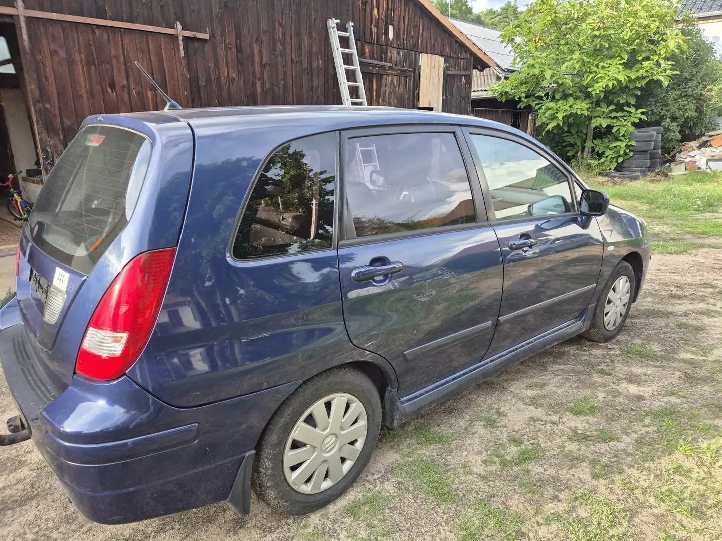 Suzuki Liana Liana Kombi 1.3 Club Синій - 2