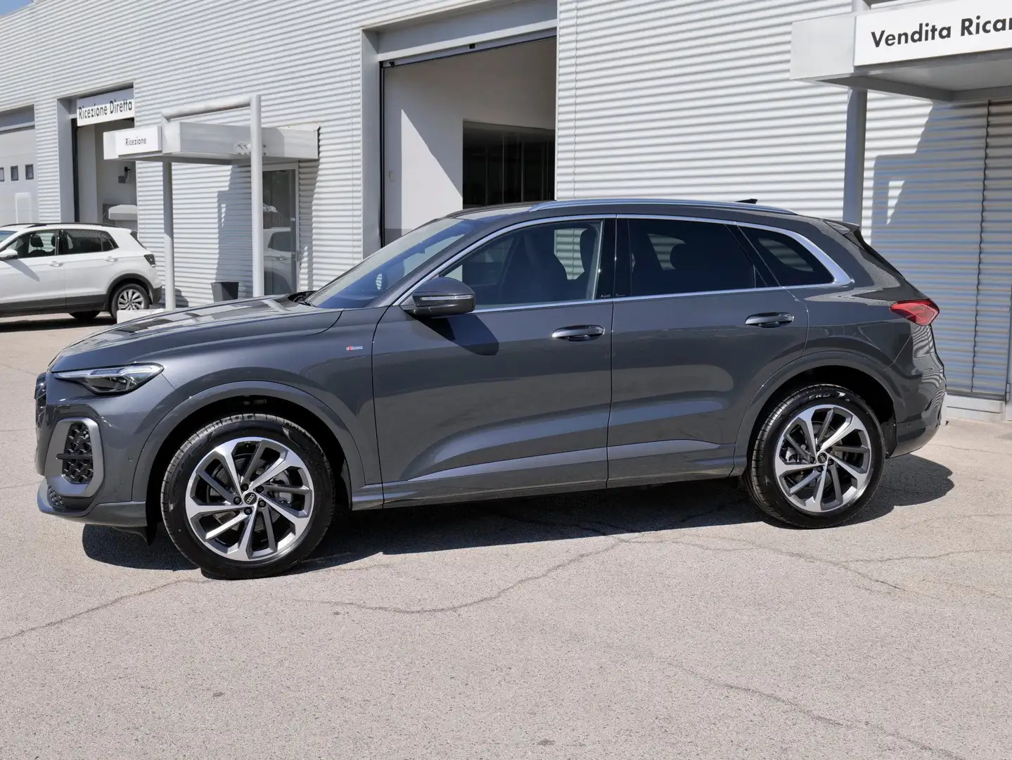Audi Q5 NEW 2.0 Tfsi 204cv S-tronic S-line edition Grigio - 2