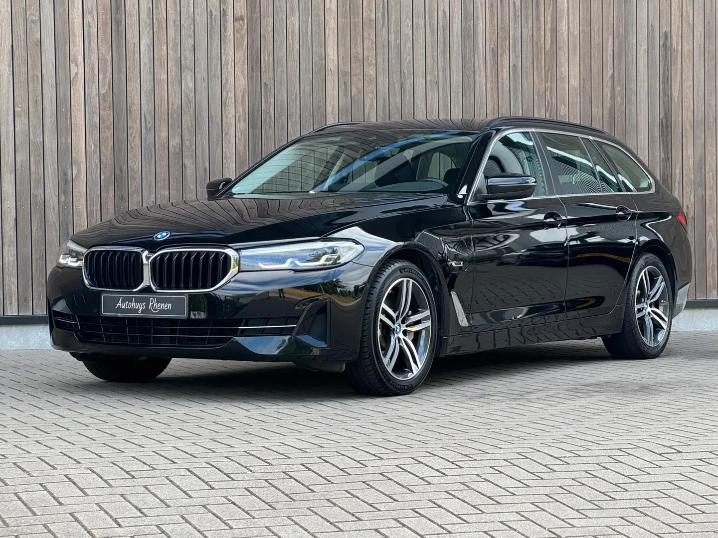 BMW 530 5-serie Touring 530e Business Edition Plus / Trekh Zwart - 2