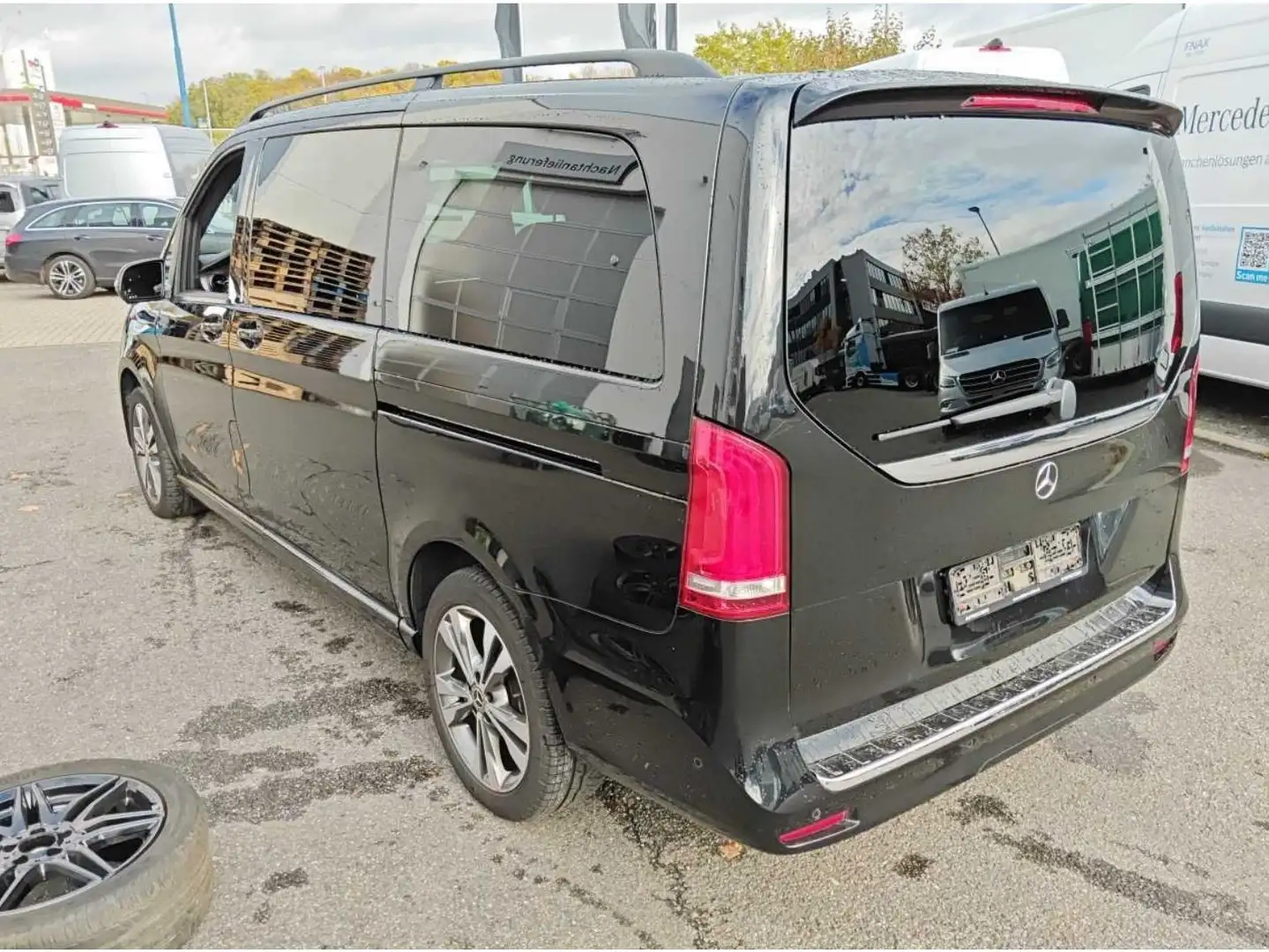 Mercedes-Benz V 300 d L 4M Edition AMG Standhzg DISTRO AHK ILS Schwarz - 2