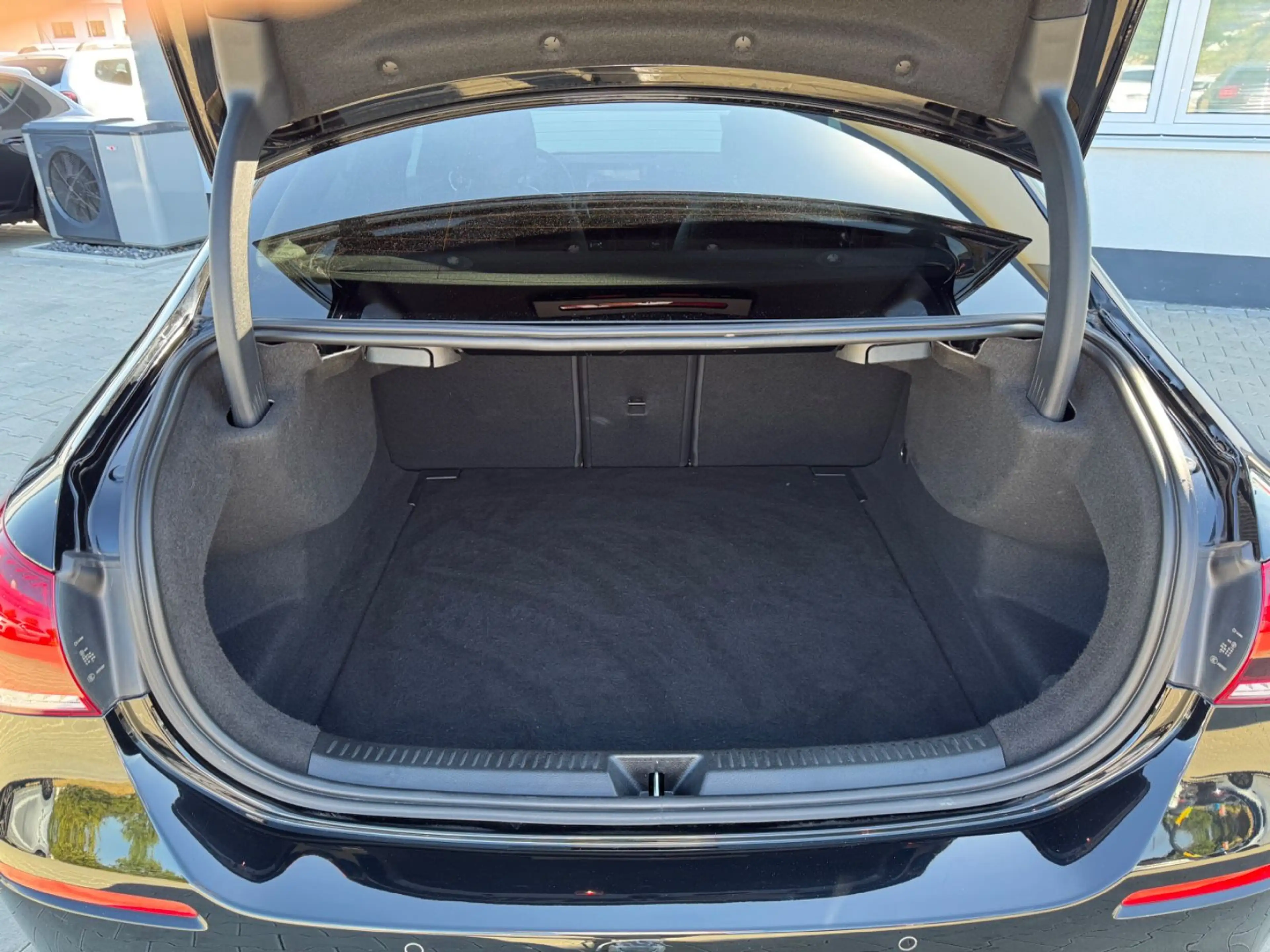 Mercedes-Benz A 200 Limousine Progressive — photo 27