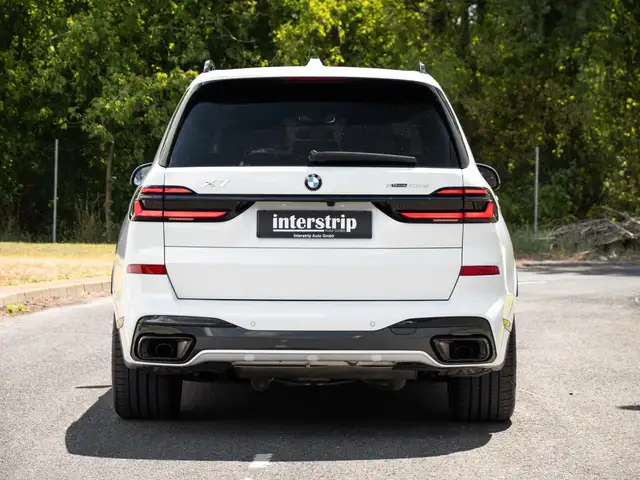 BMW X7 view 5