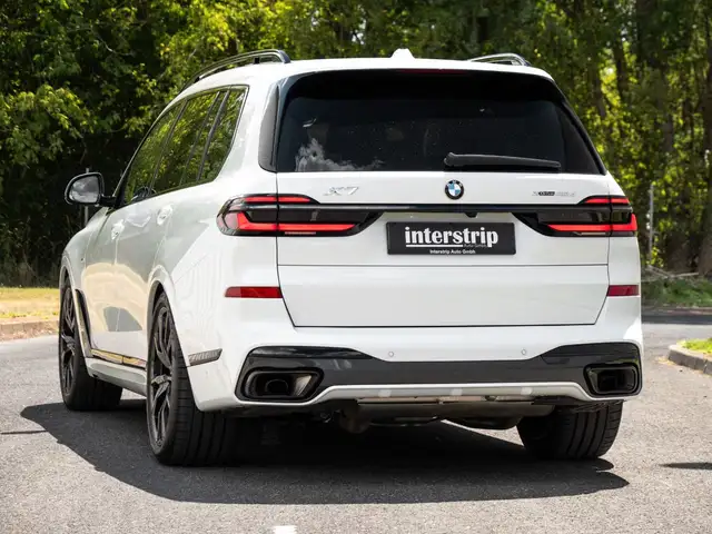BMW X7 view 4