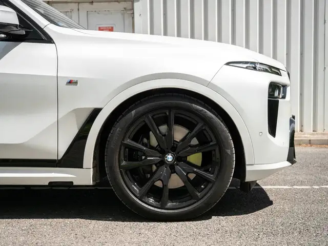 BMW X7 view 14