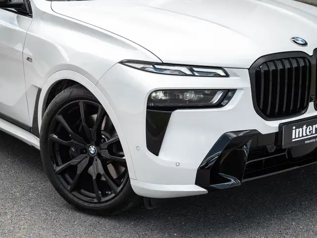 BMW X7 view 7