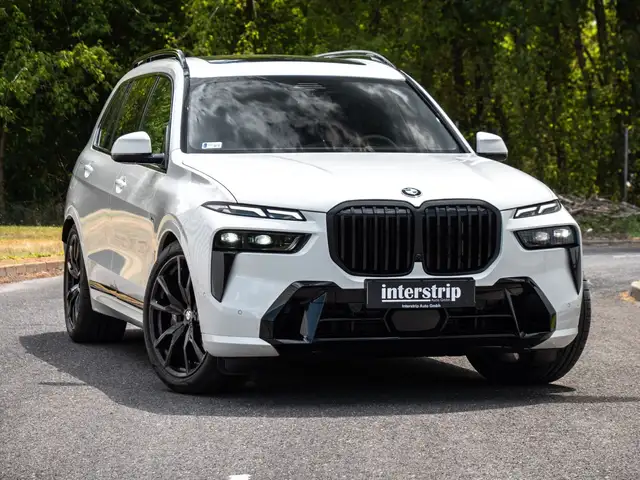 BMW X7 view 3
