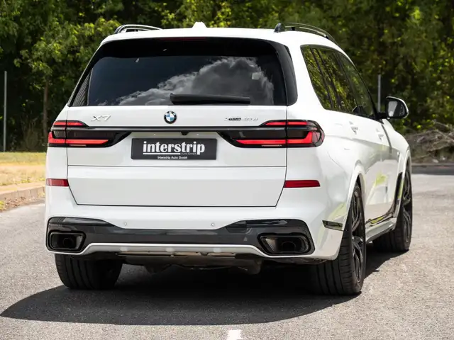 BMW X7 view 6
