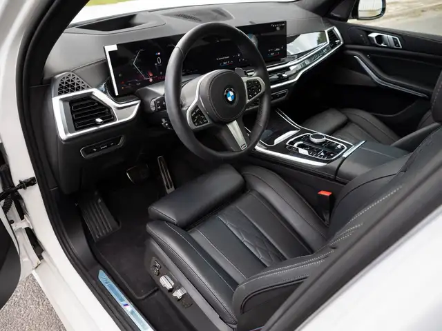 BMW X7 view 15