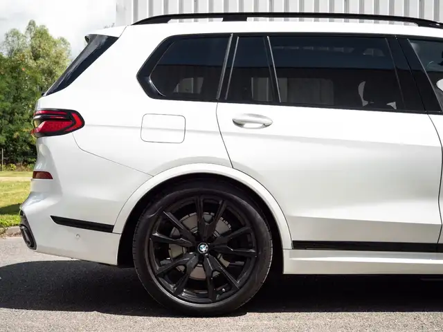 BMW X7 view 13