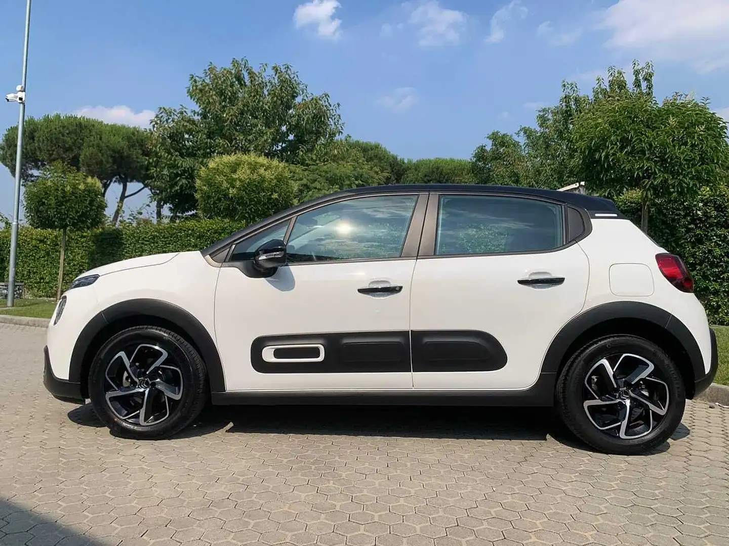 Citroen C3 3ª serie PureTech 110 S&S EAT6 Shine Bianco - 2