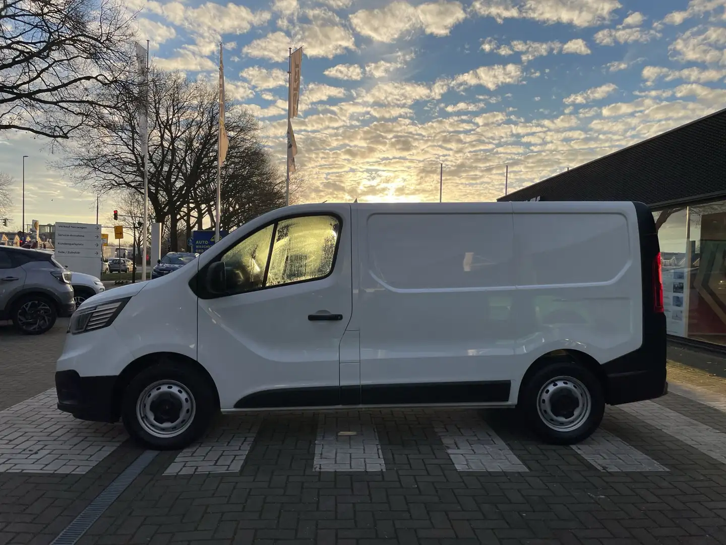 Renault Trafic BLUE dCi 130 L1H1 2,8t Komfort Weiß - 2