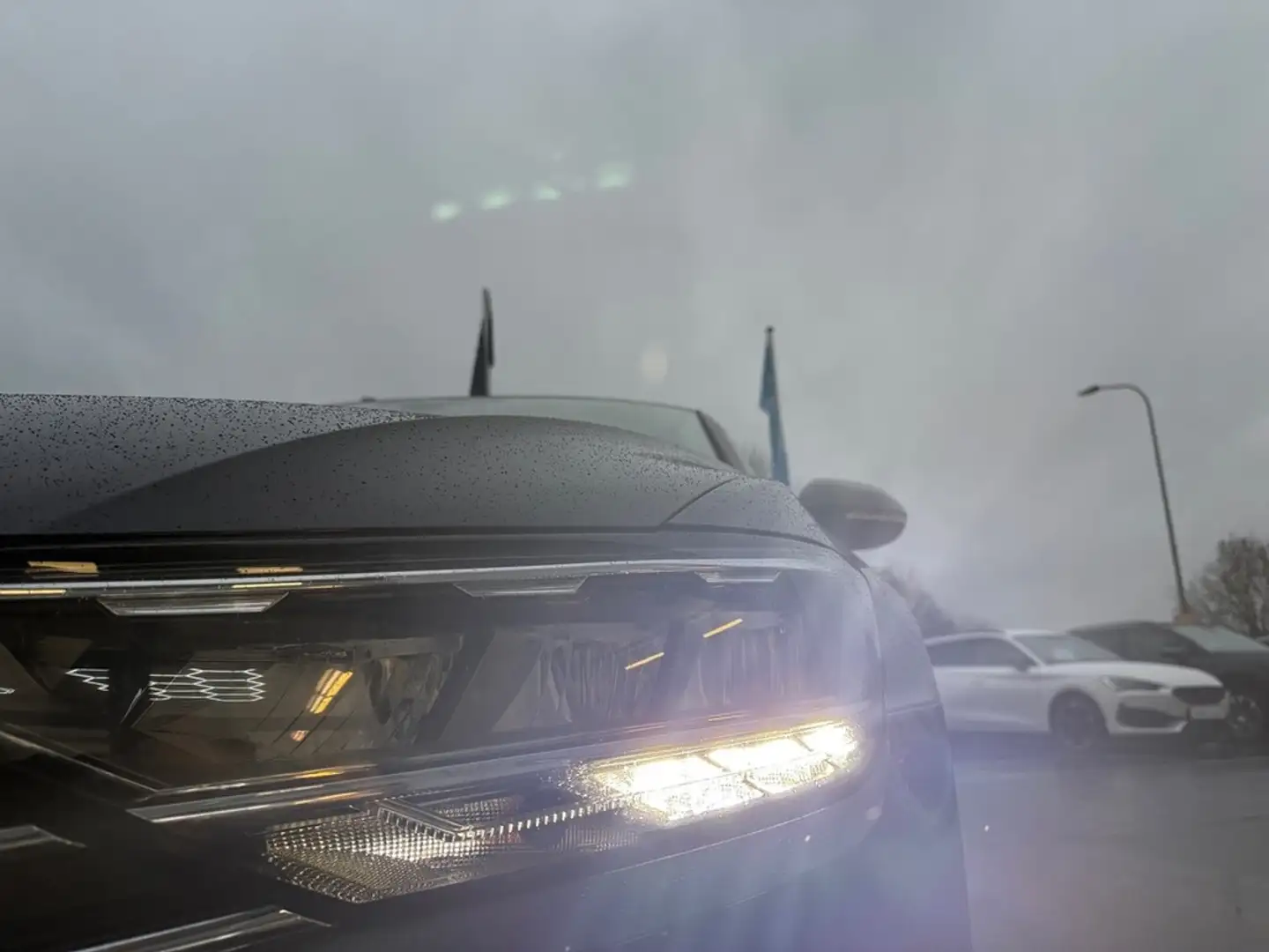 Volkswagen Passat Variant 2,0 l TDI DSG Schwarz - 2