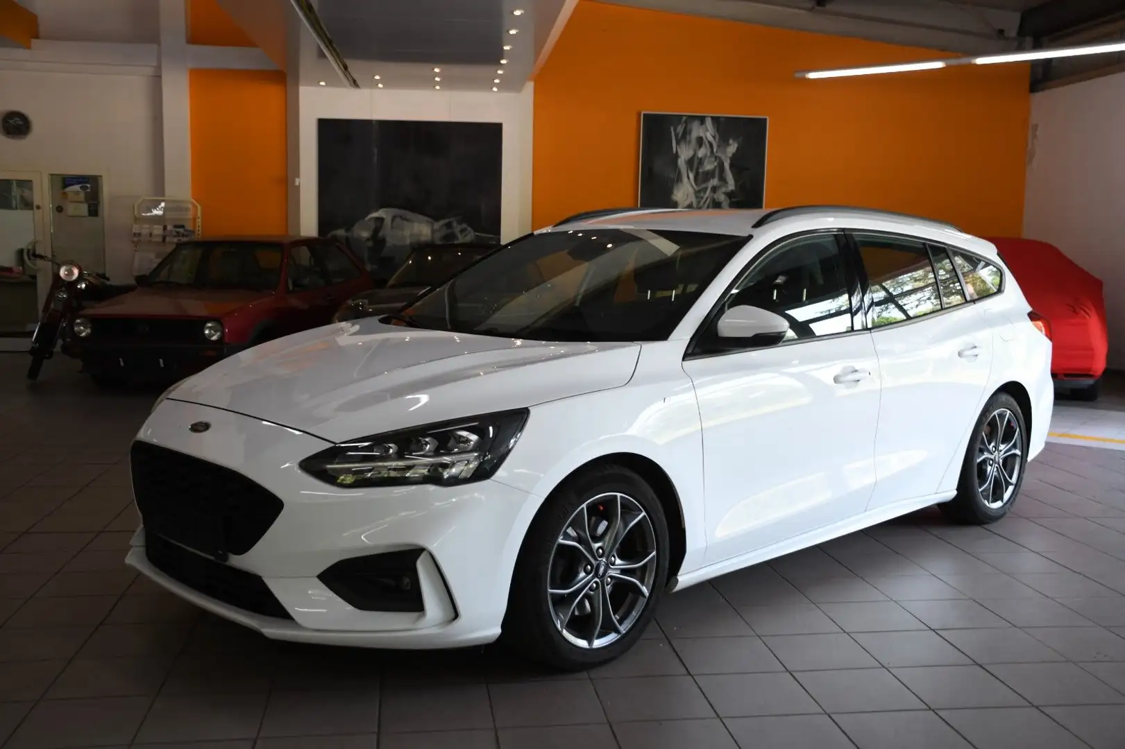 Ford Focus Turnier ST-Line X LED NAVI PDC Weiß - 1