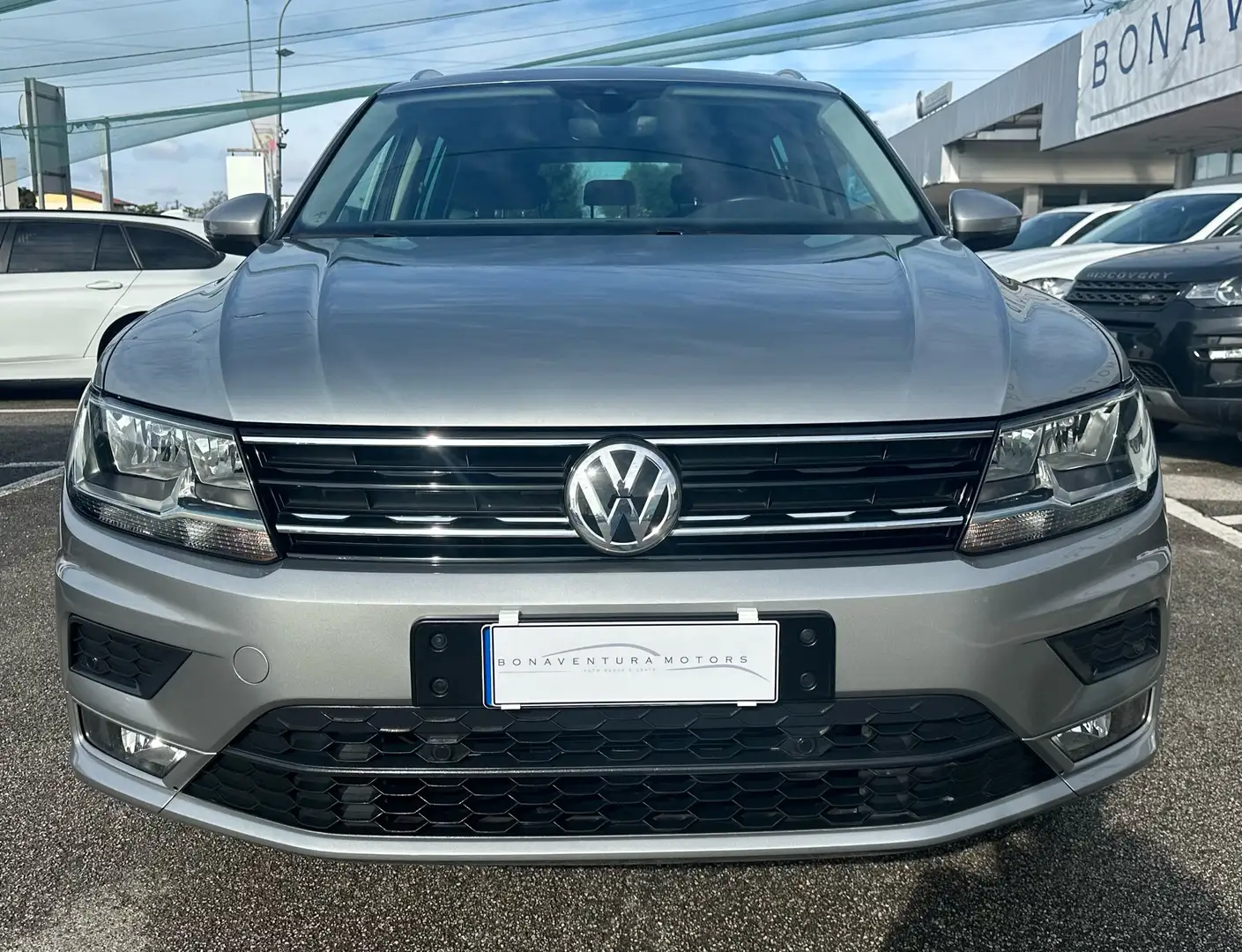 Volkswagen Tiguan 2.0 tdi Business 150cv dsg “PDC-NAVI-CRUISE” Grijs - 2