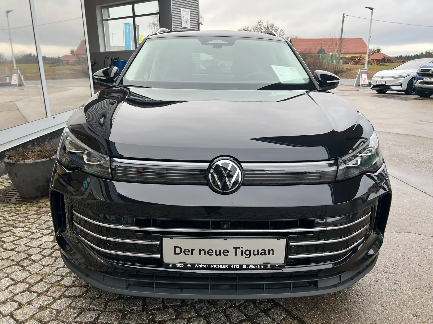 Volkswagen Tiguan Elegance eTSI DSG Schwarz - 2