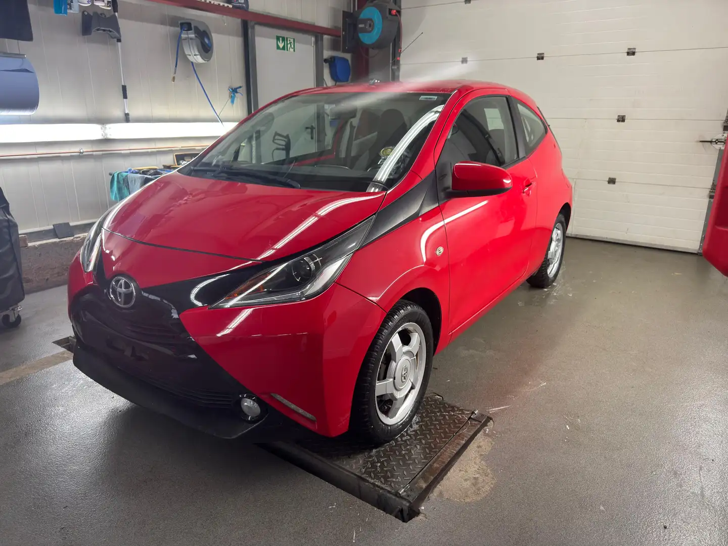 Toyota Aygo x-play touch*TEMPOMAT*RÜCKFAHRCAM* Rot - 2