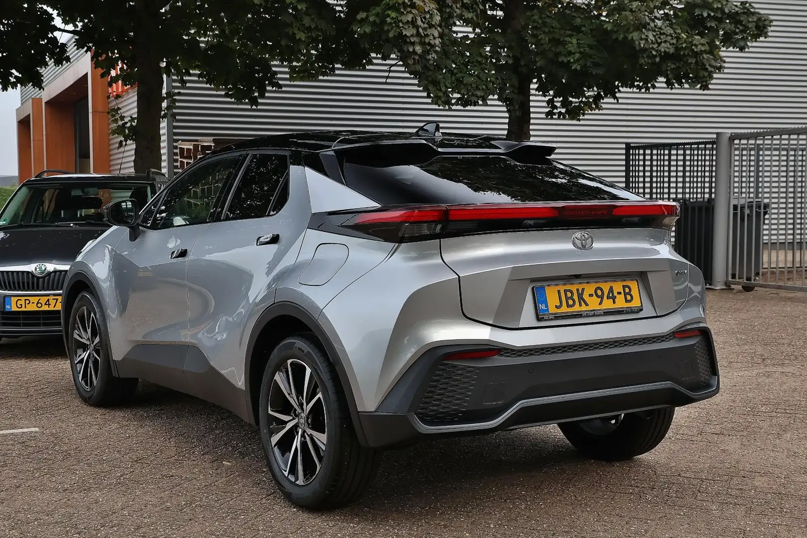 Toyota C-HR 1.8 Hybrid 140 Two Tone Full Led Groot navi Elektr Gris - 2