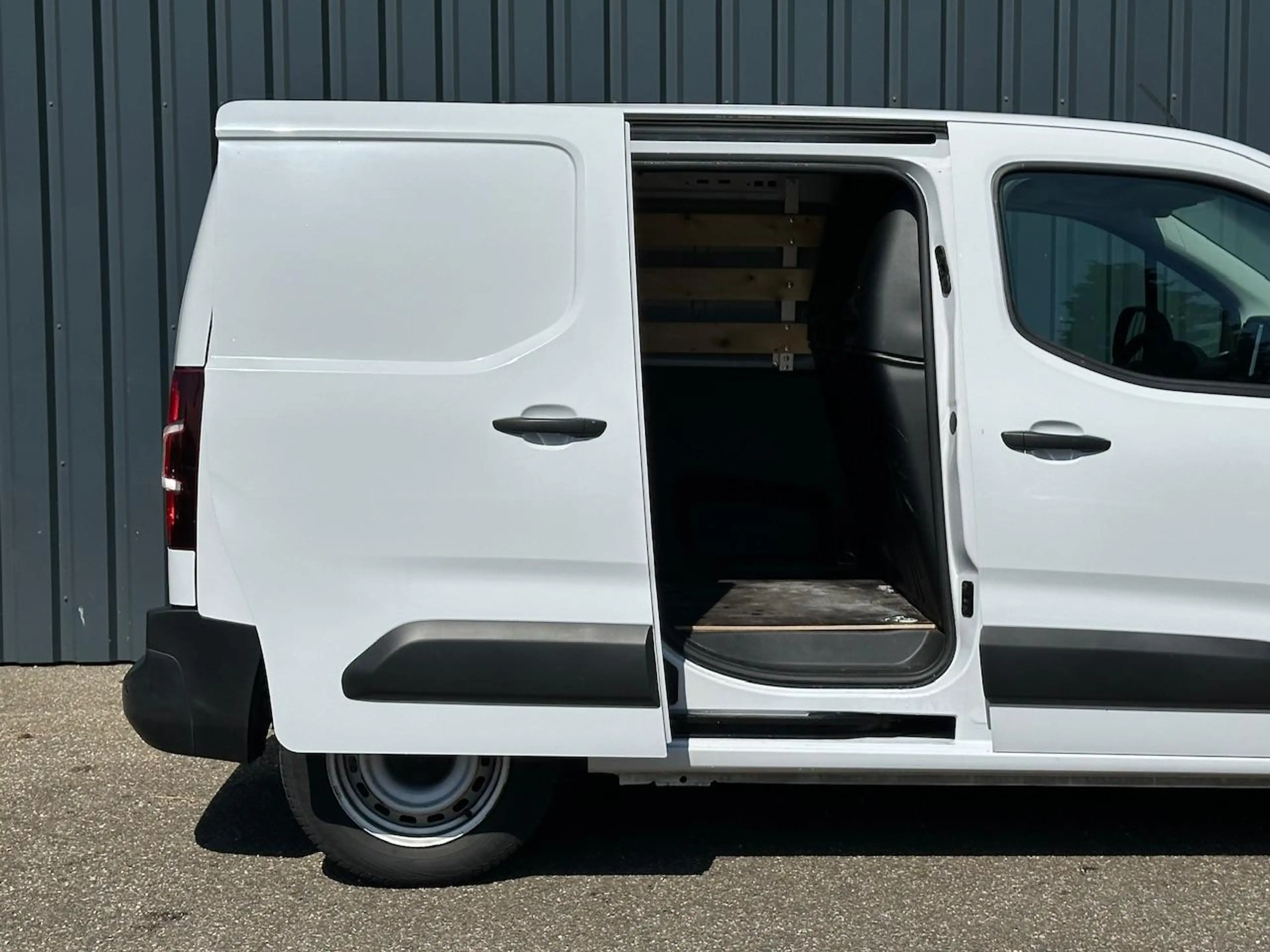 Peugeot Partner 1.5 BlueHDi 100 S&S L1 | Houten Afwerking Laadruim — photo 10