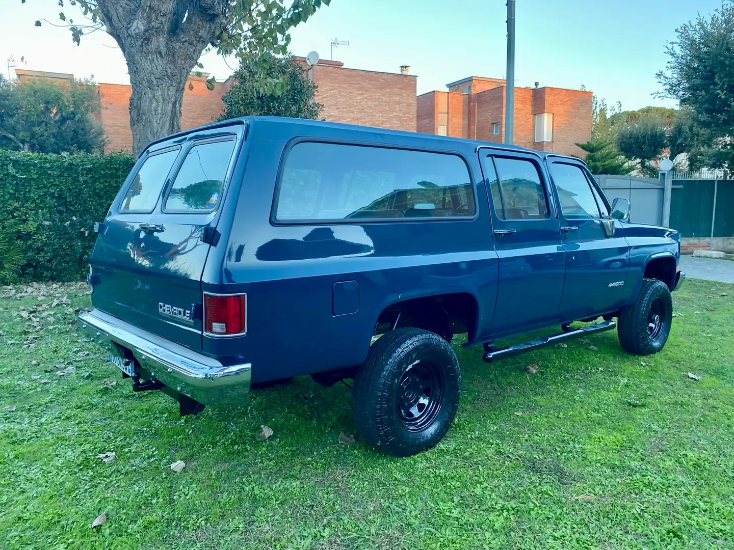 Chevrolet Suburban V2500 4x4 TH400 Blue - 2