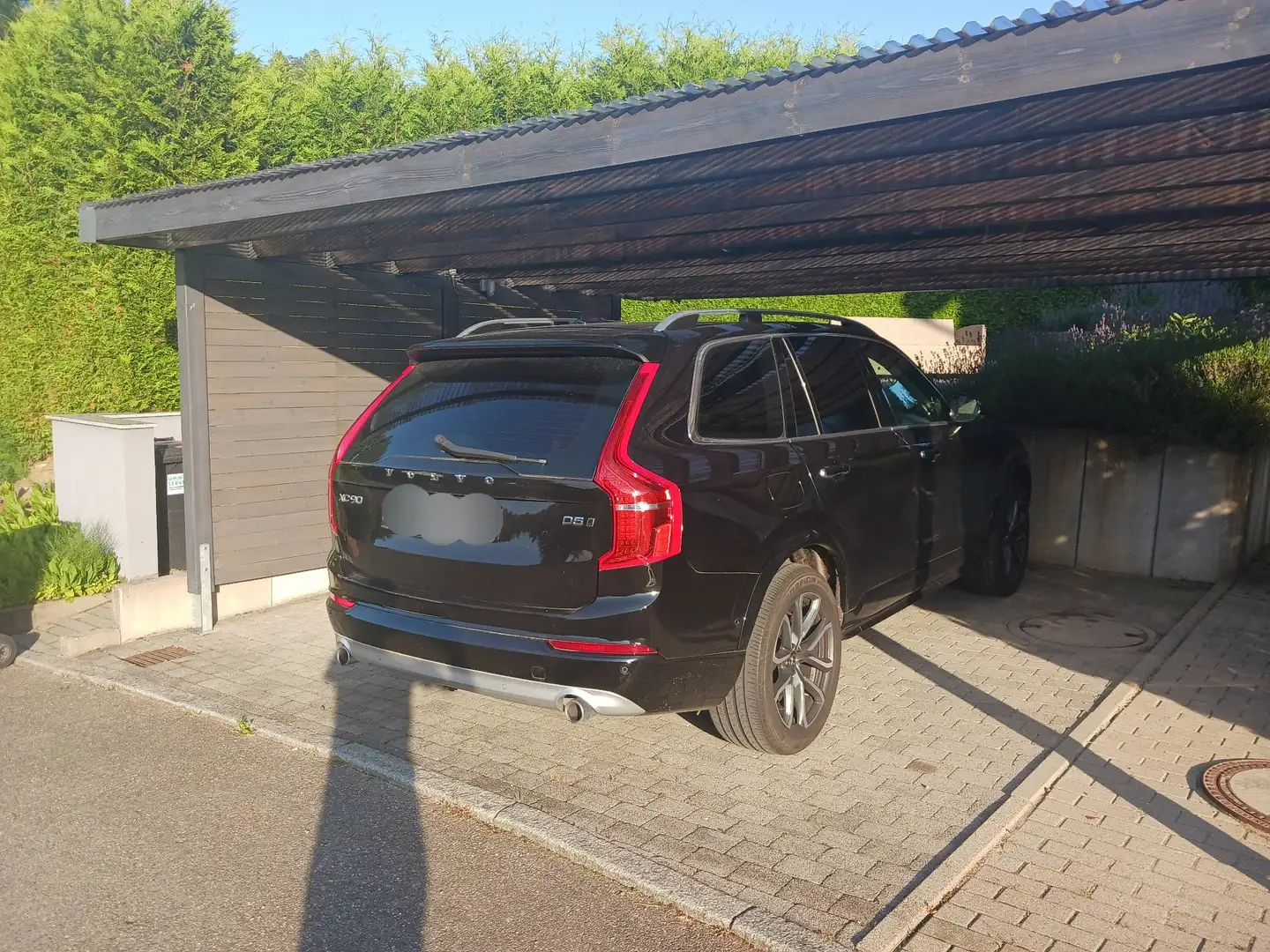Volvo XC90 D5 AWD Geartronic Momentum Schwarz - 1