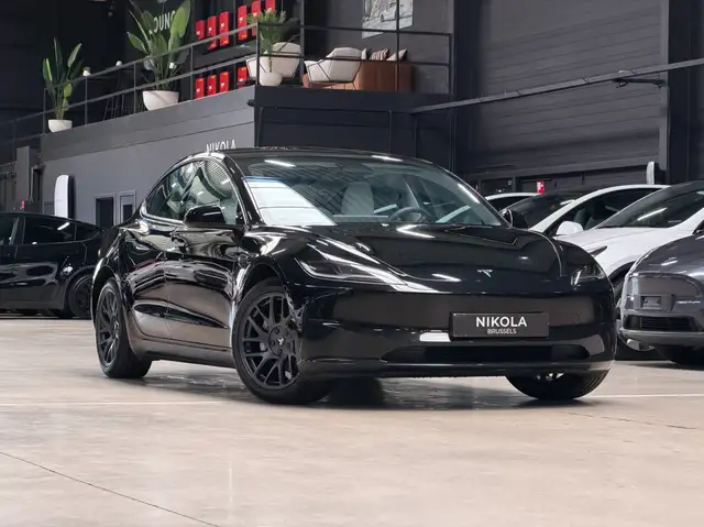 Tesla Model 3 HIGHLAND PREMIUM - RWD - HIGHWAY AUTOPILOT