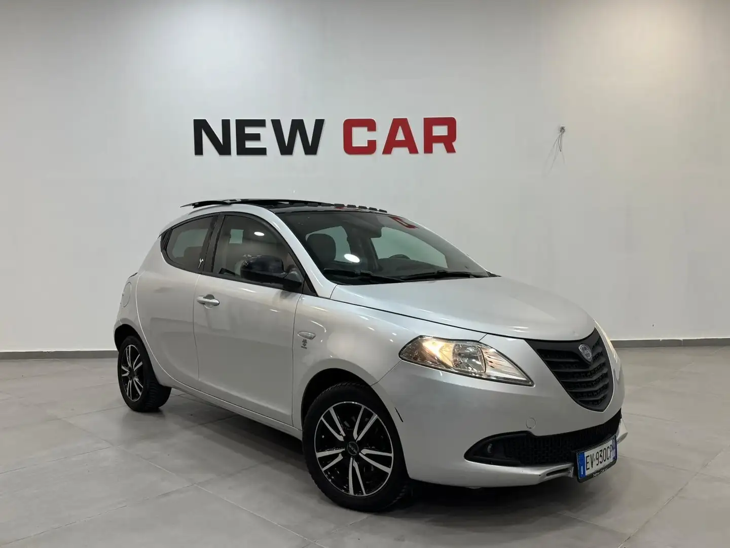 Lancia Ypsilon 1.3 MJT 16V 95 CV 5 porte S&S Platinum Argento - 1