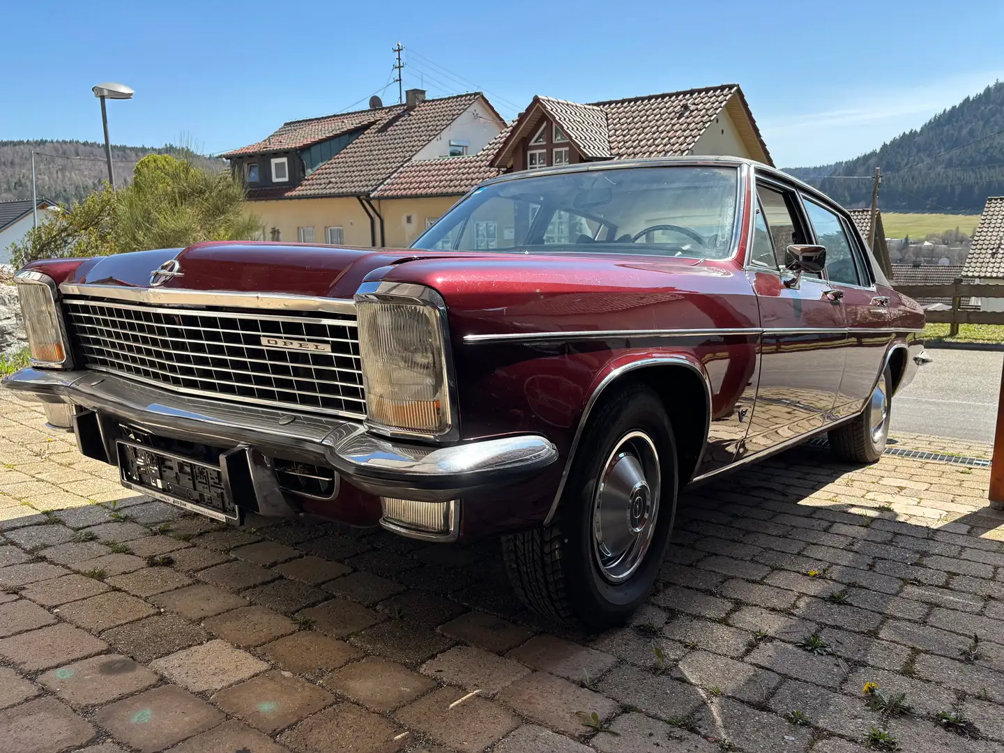 Opel Diplomat V8 Червоний - 1