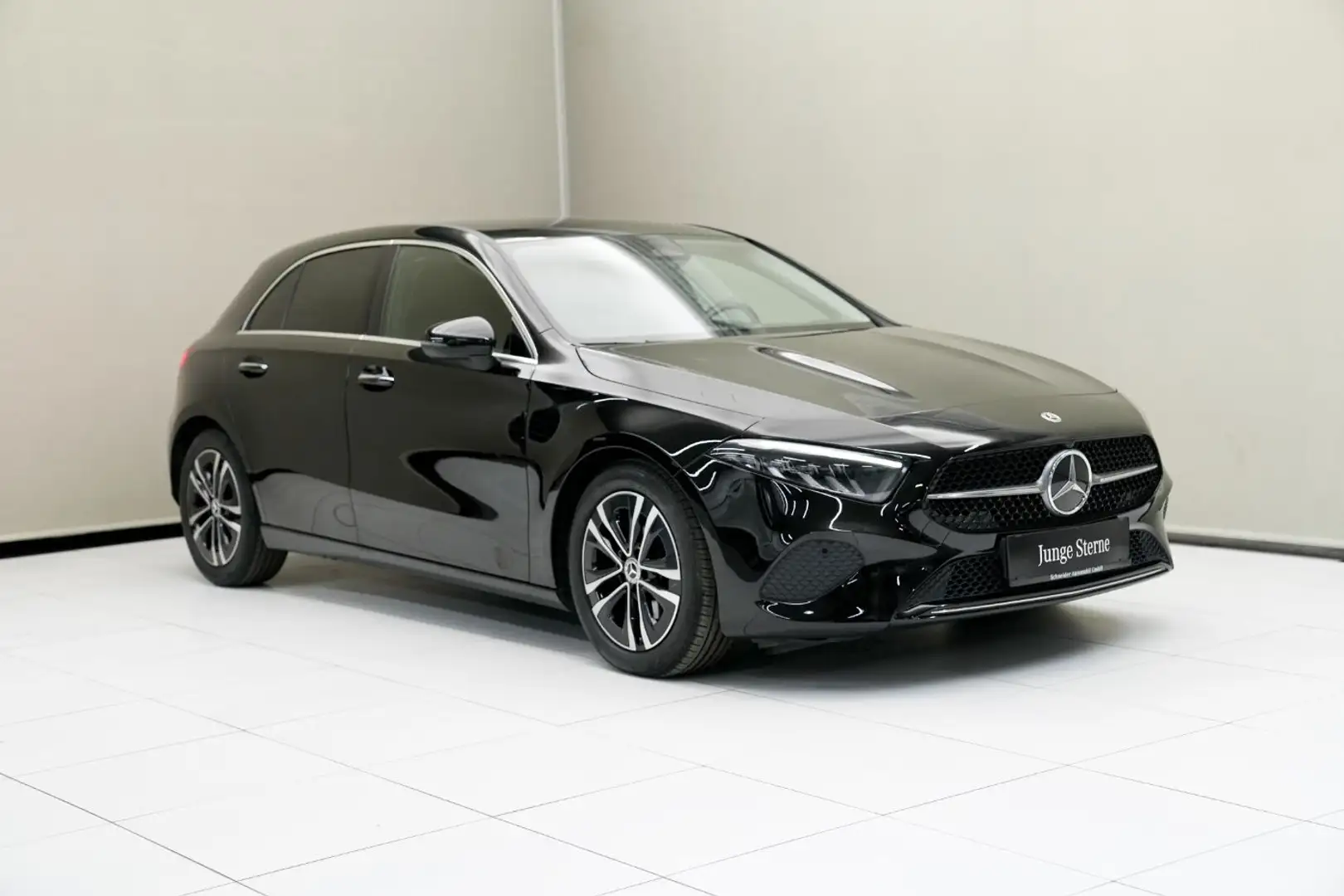Mercedes-Benz A 180 d Kompaktlimousine Österreich-Edition KAM Schwarz - 2