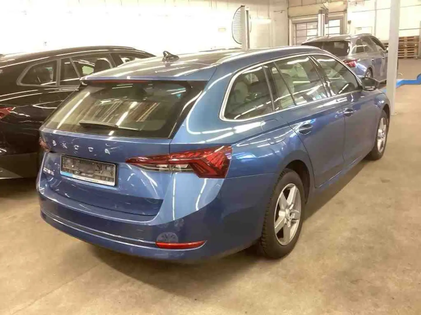 Skoda Octavia Combi 2.0TDI 150Ps SHZ Bleu - 2