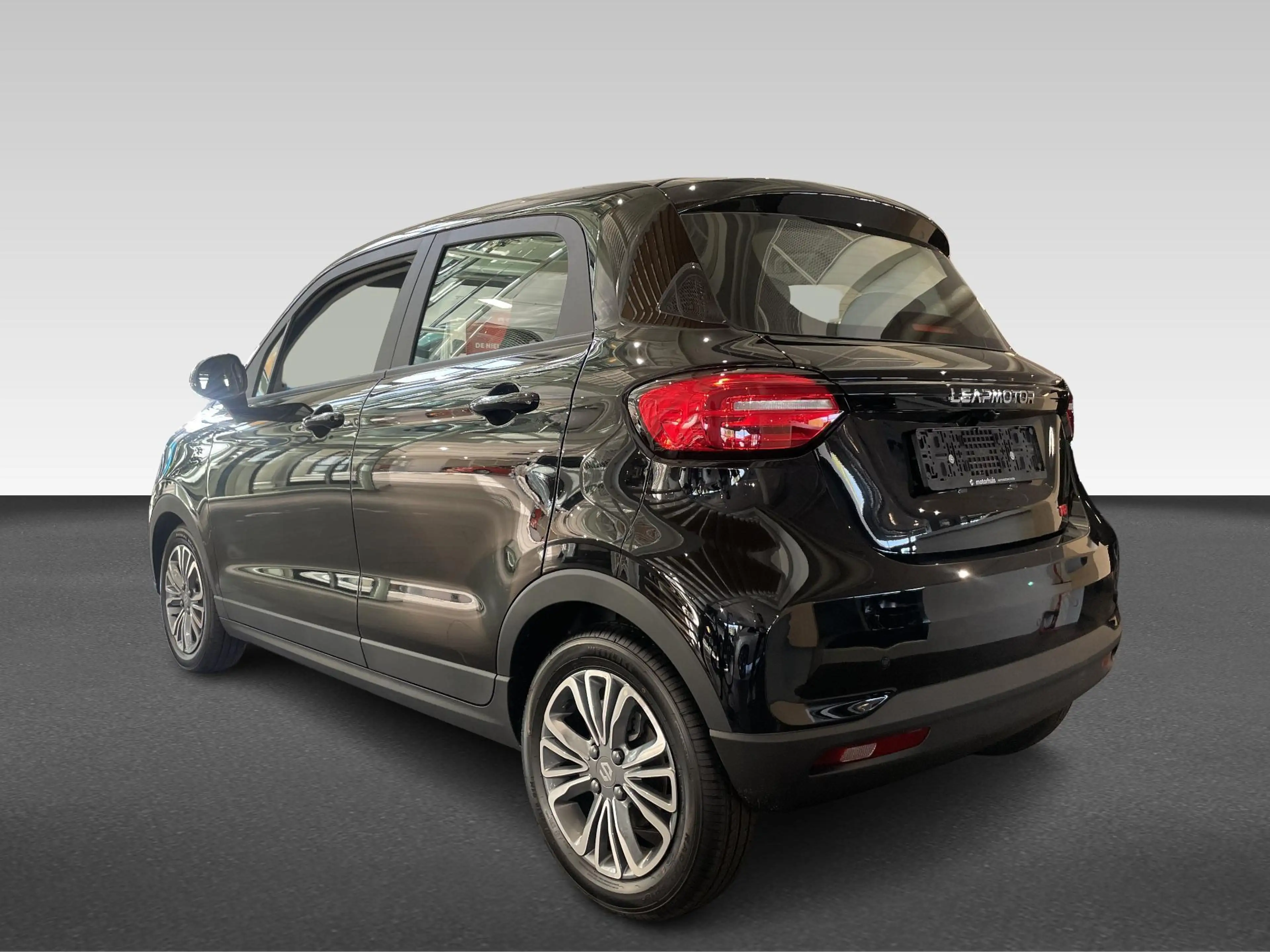 Leapmotor T03 Design 37.3 kWh | Airco (automatisch) | Bluetooth — photo 3