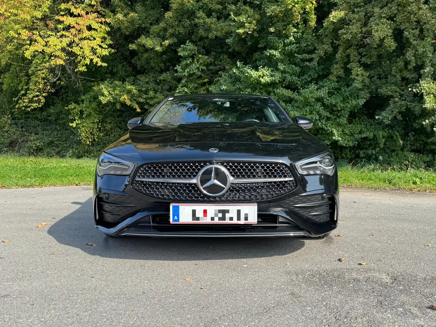 Mercedes-Benz CLA 180 AMG Line Schwarz - 2
