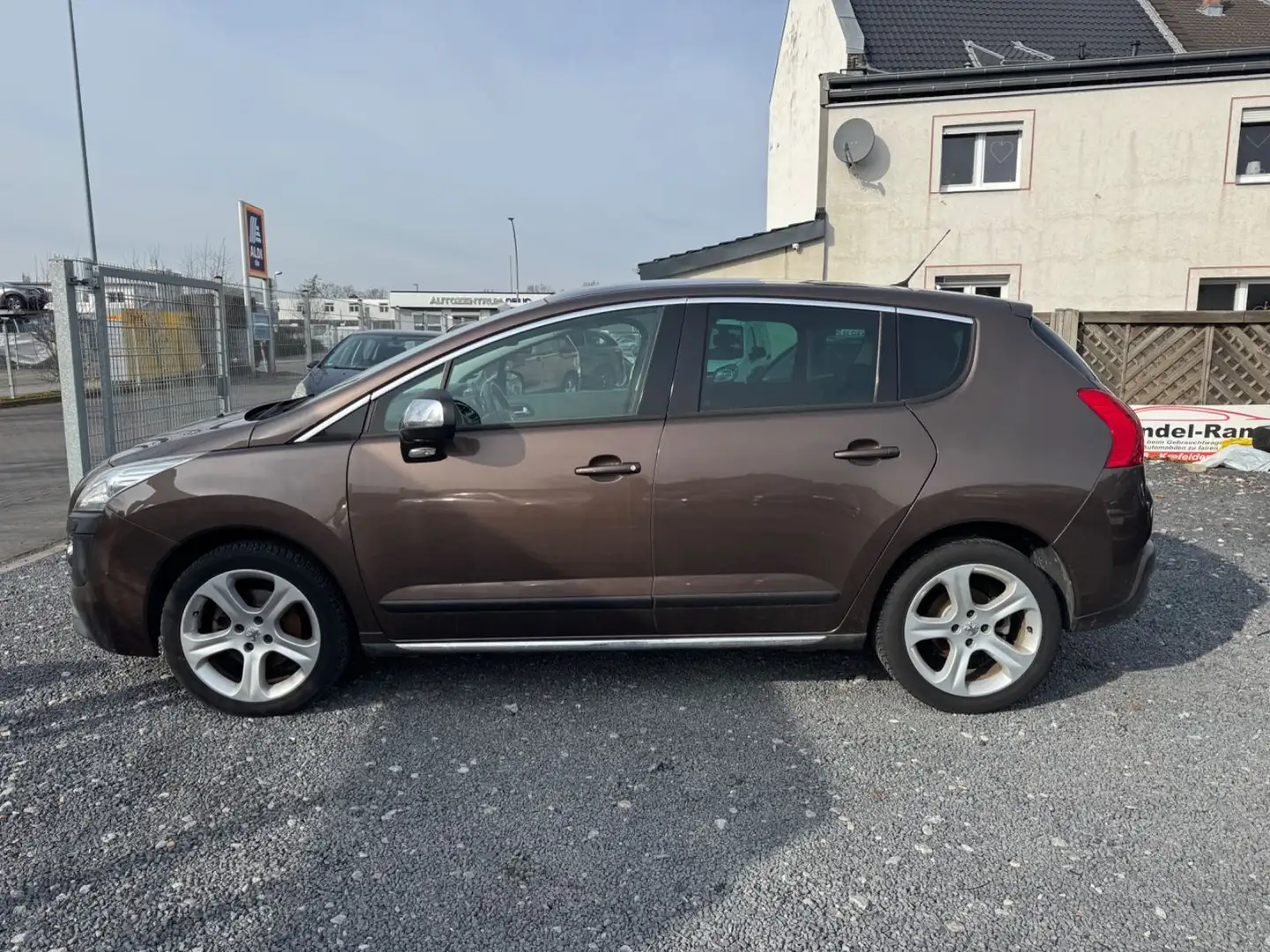 Peugeot 3008 1.6 Leder Navi Pano Hnědá - 2