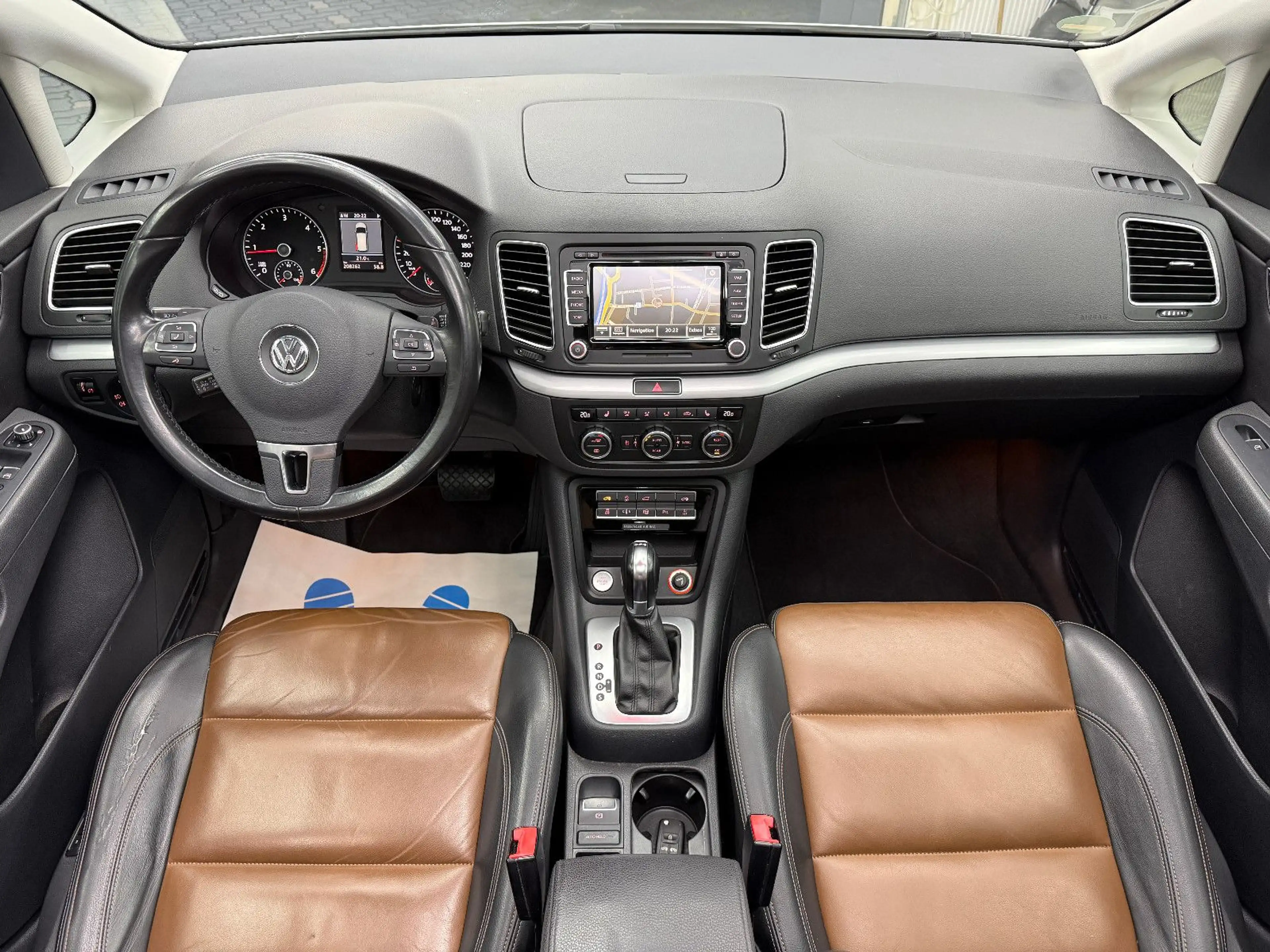 Volkswagen Sharan 2.0 TDI Highline 7-Sitzer DSG Pano Kamera — photo 11