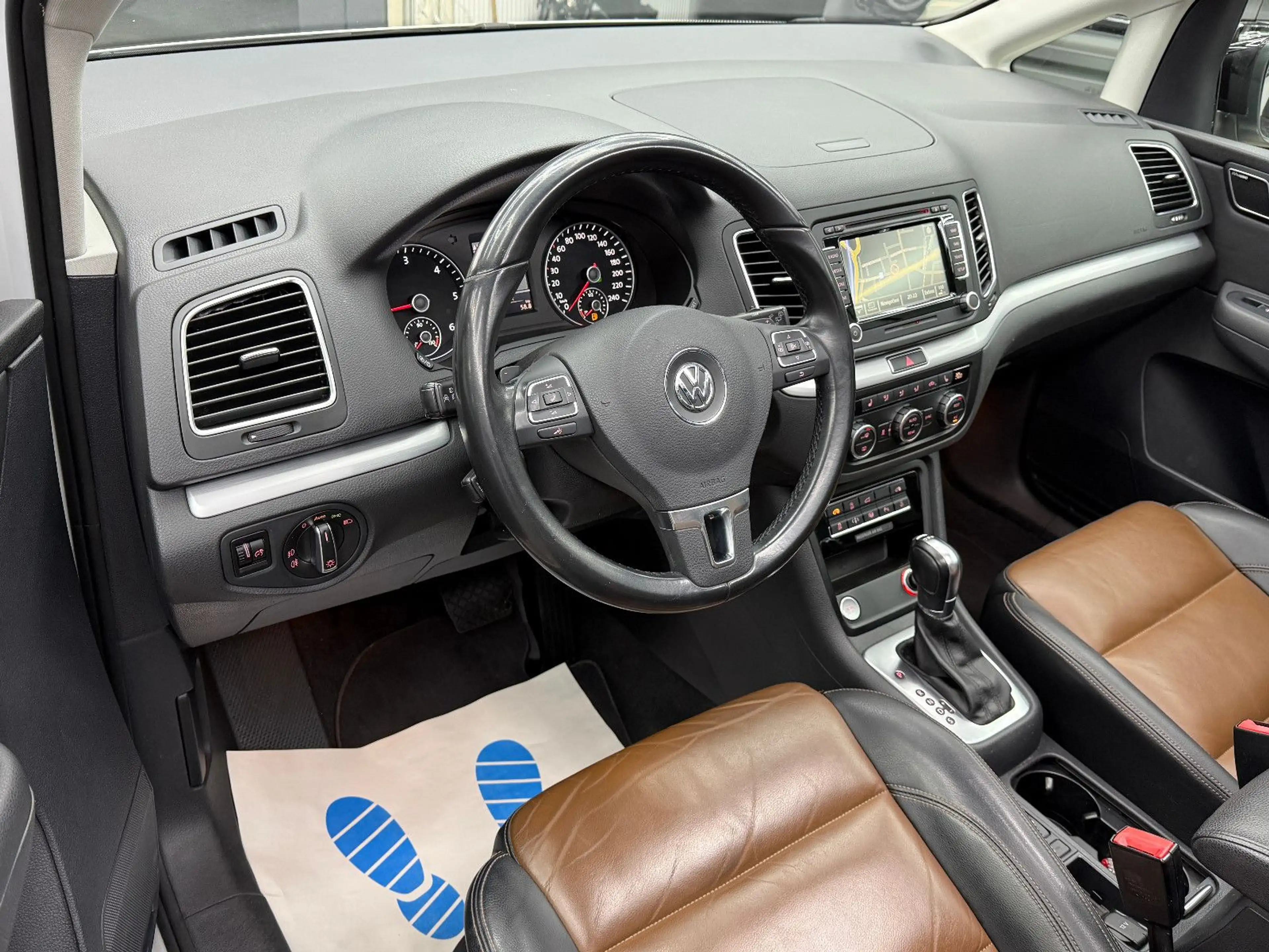 Volkswagen Sharan 2.0 TDI Highline 7-Sitzer DSG Pano Kamera — photo 13