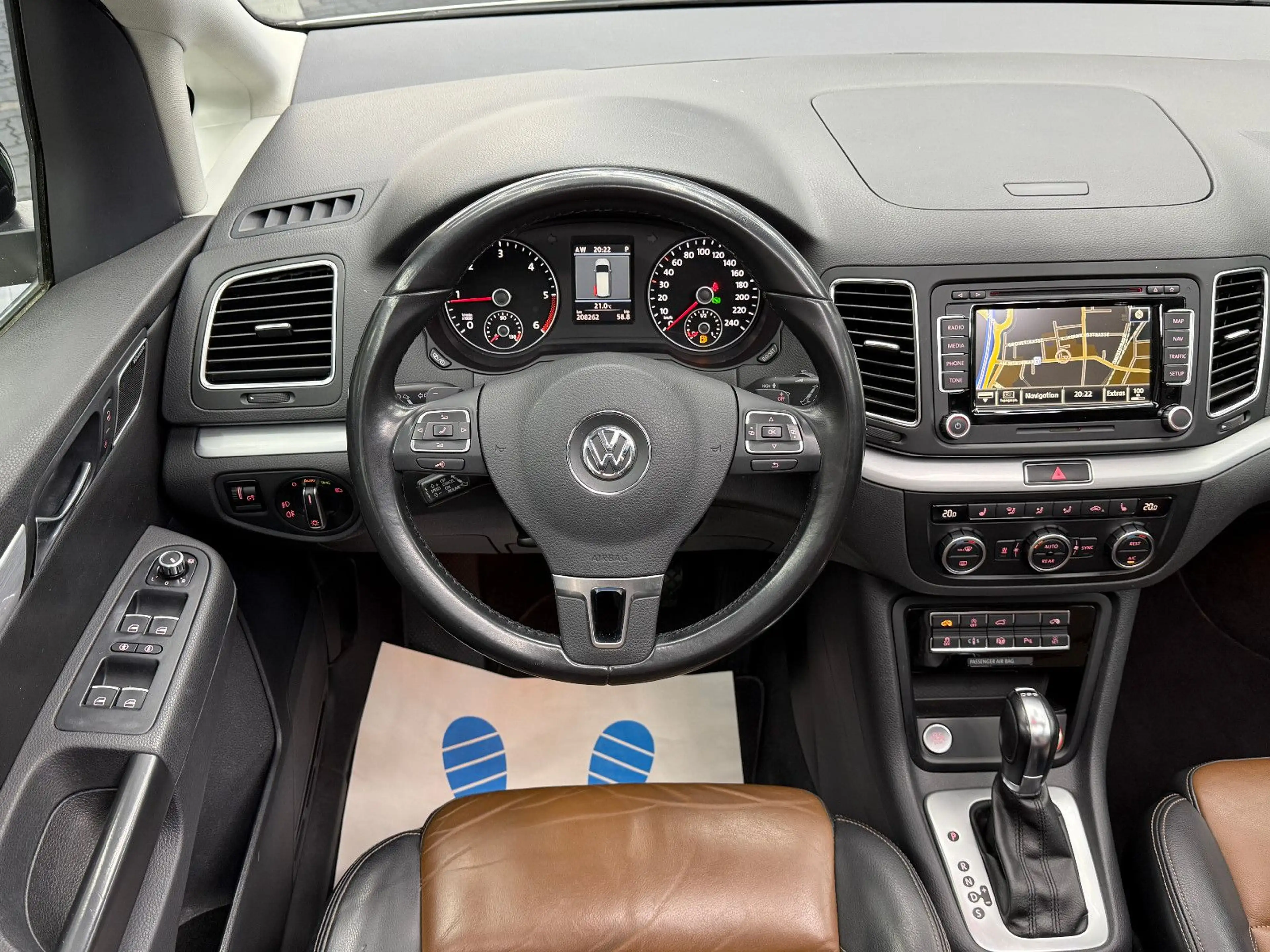 Volkswagen Sharan 2.0 TDI Highline 7-Sitzer DSG Pano Kamera — photo 12