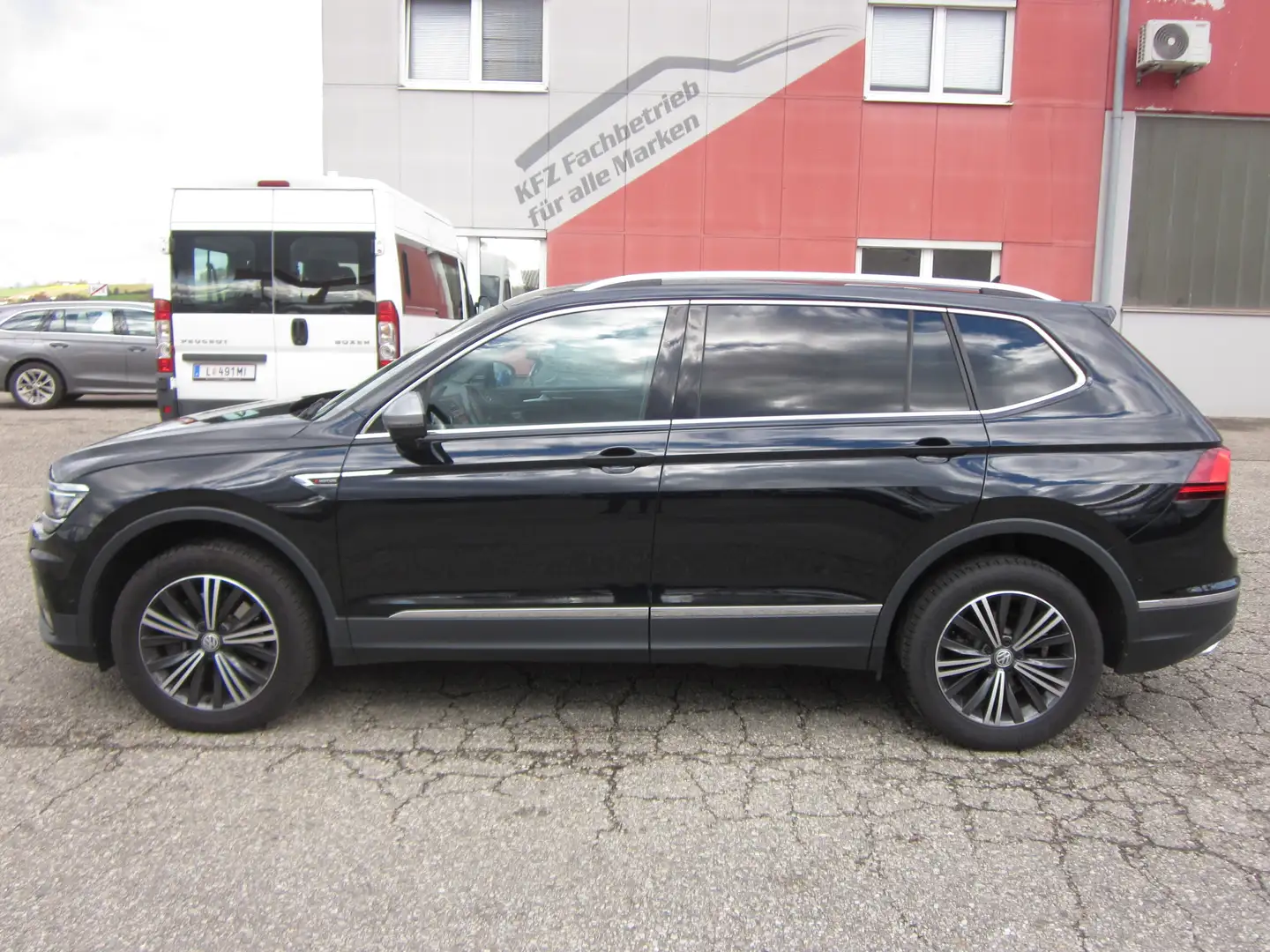 Volkswagen Tiguan Allspace 2,0TDI Highline DSG 4-motion Virtual Schwarz - 2