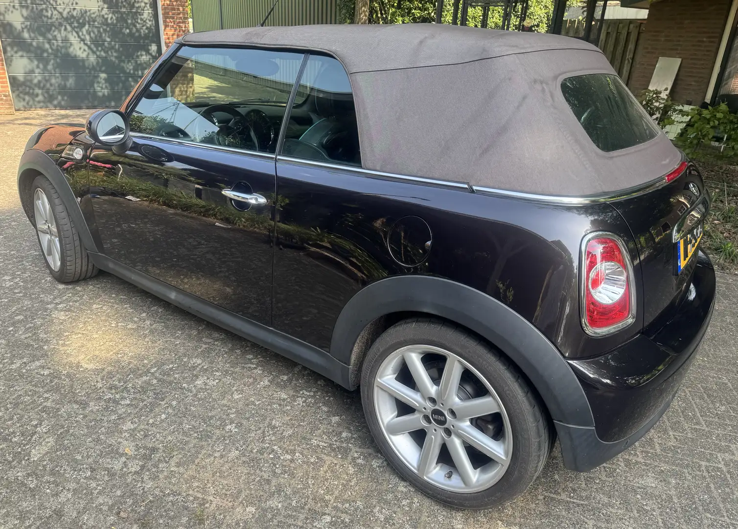 MINI Cooper Cabrio 1.6 Chili Highgate Marrón - 2
