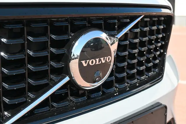 Volvo XC40 view 9