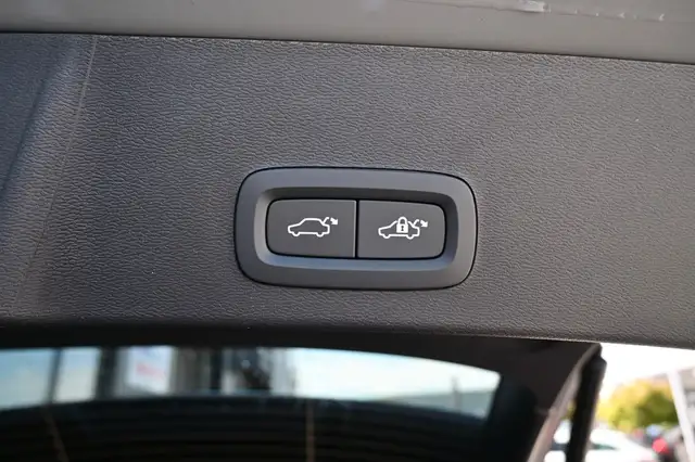 Volvo XC40 view 17