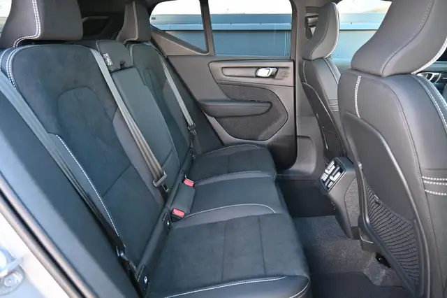 Volvo XC40 view 15