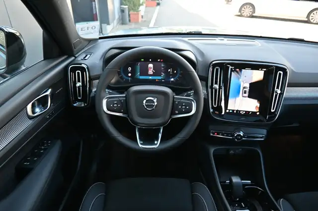 Volvo XC40 view 21