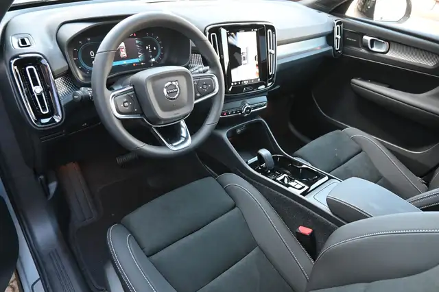 Volvo XC40 view 12