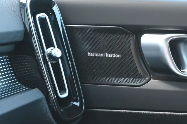 Volvo XC40 view 28