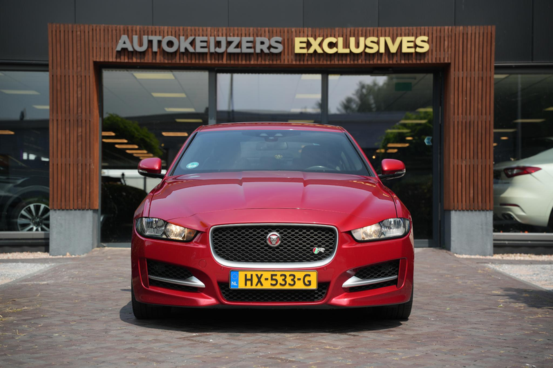 Jaguar XE 2.0 Portfolio — photo 3
