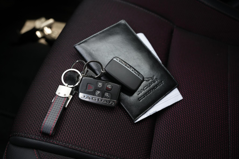 Jaguar XE 2.0 Portfolio — photo 47