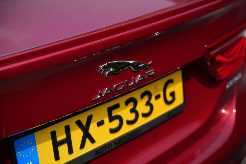 Jaguar XE 2.0 Portfolio — photo 19